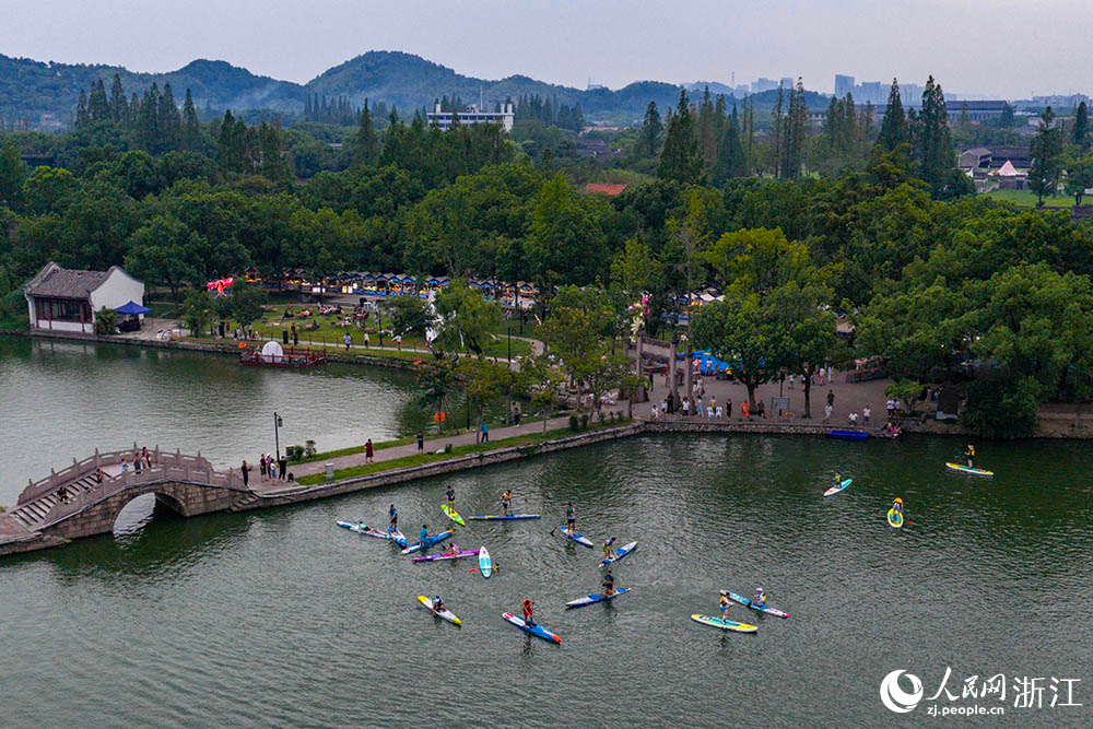 Waktu Malam Penuh Segar di Zhejiang: Cicheng Bersinar Dek Budaya, Daya Tarikan