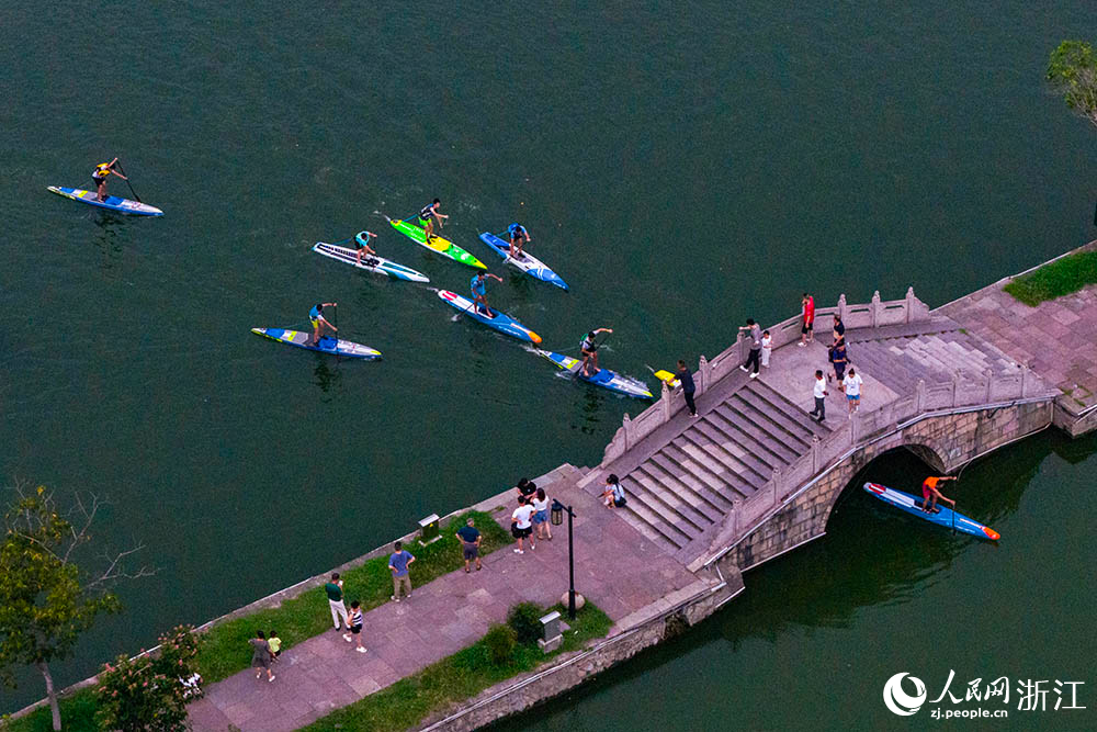 Waktu Malam Penuh Segar di Zhejiang: Cicheng Bersinar Dek Budaya, Daya Tarikan