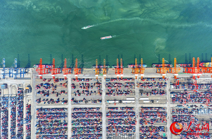 Foto dron Terminal Kontena Automatik Qinzhou di pesisir Teluk Beibu, wilayah Guangxi, selatan China. (People’s Daily Online/Fu Huazhou)