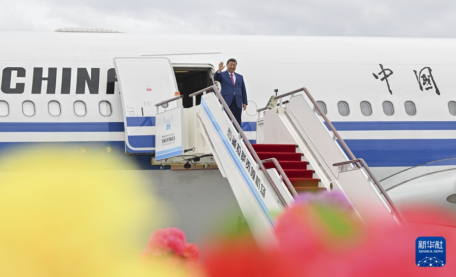 Xi Tiba di Lhasa untuk Sambutan 60 Tahun Penubuhan Wilayah Autonomi Xizang