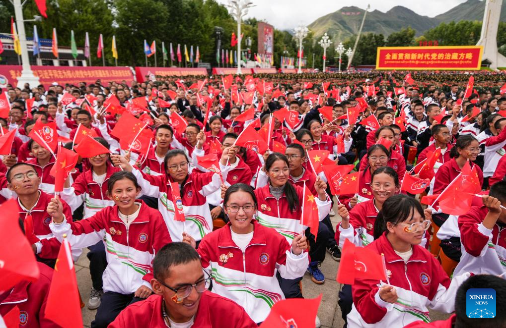 Orang Ramai Sertai Perayaan Ulang Tahun Penubuhan ke-60 Xizang