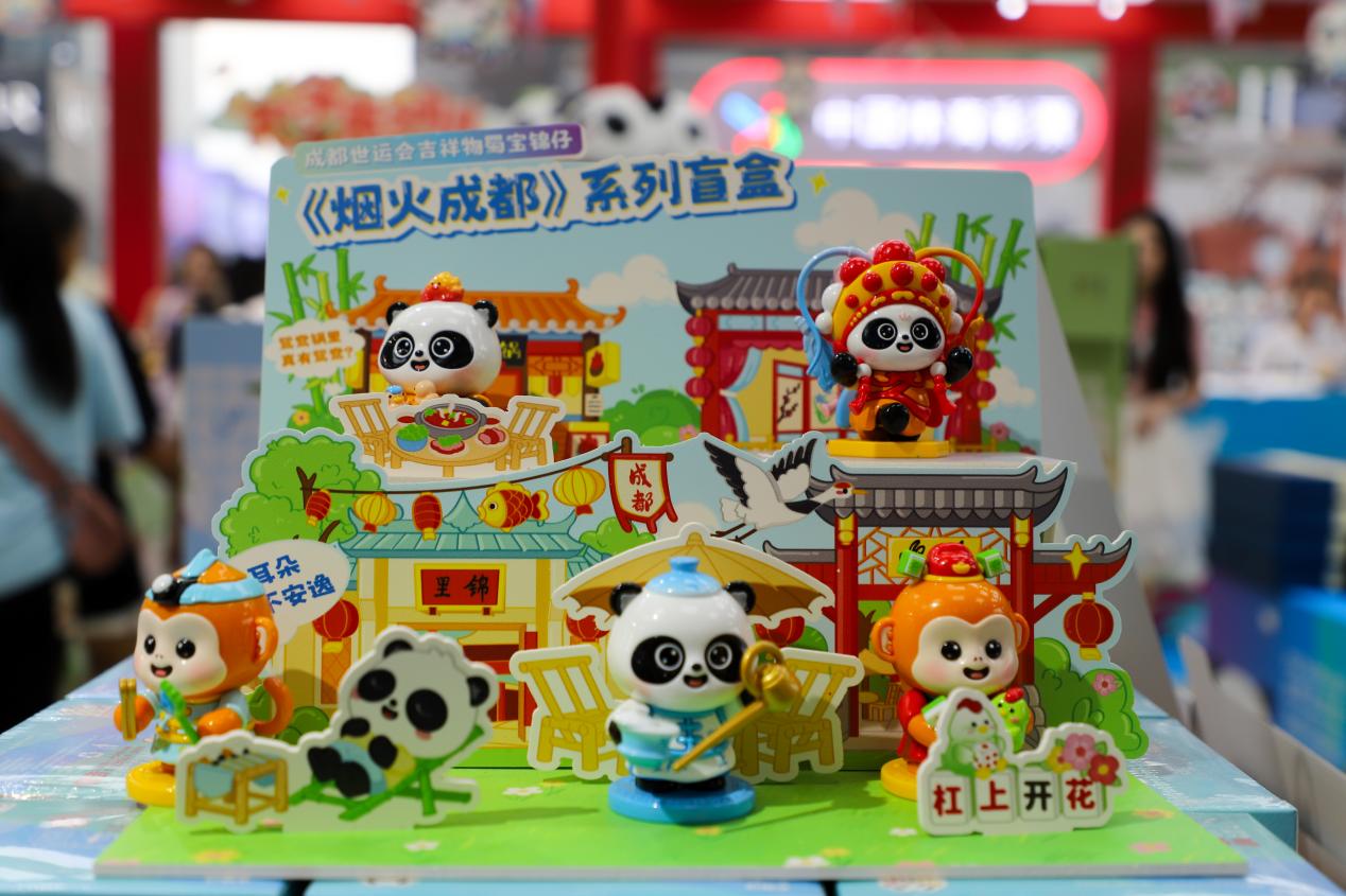 Produk rasmi berlesen TWG 2025 dijual di sebuah kedai francais di daerah Jinjiang, Chengdu, Provinsi Sichuan, barat daya China pada 25 Julai 2025. (People’s Daily Online/Wen Rui)