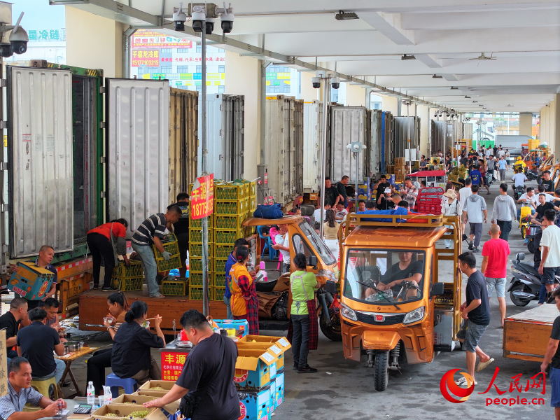 Buah-buahan ASEAN memasuki pasaran di Guangxi dalam jumlah besar. (People's Daily Online/Fu Huazhou)