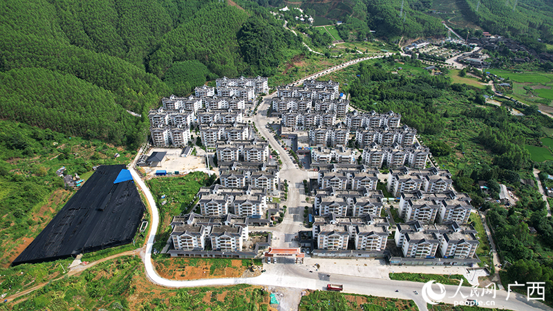 Pemandangan sudut udara ini menunjukkan komuniti penempatan semula Kaunti Autonomi Miao Rongshui di bandar Liuzhou, Wilayah Autonomi Zhuang Guangxi, di selatan China. (People’s Daily Online/Liang Zhanghui)