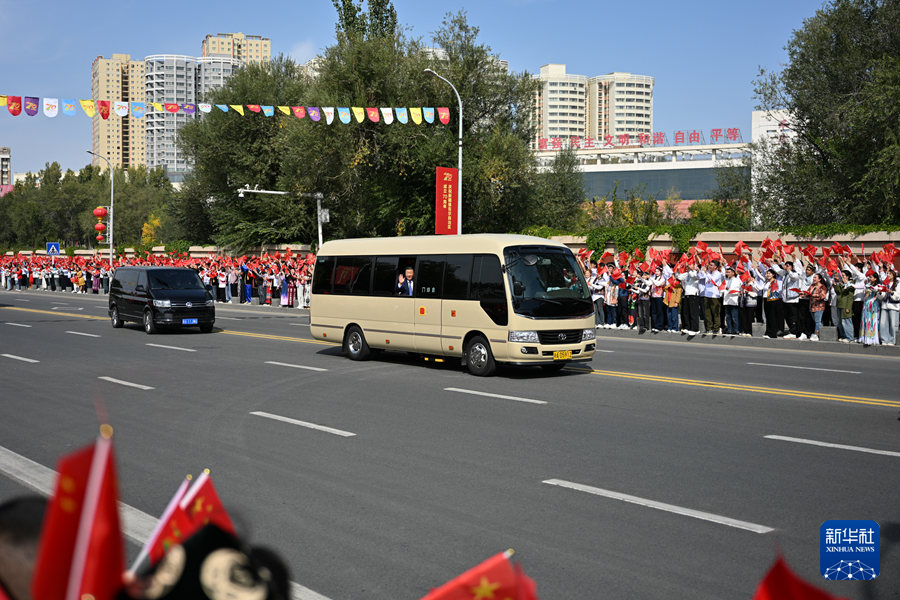 Xi Tiba di Urumqi