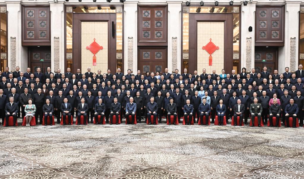 Xi Bertemu Wakil Pelbagai Lapisan Xinjiang