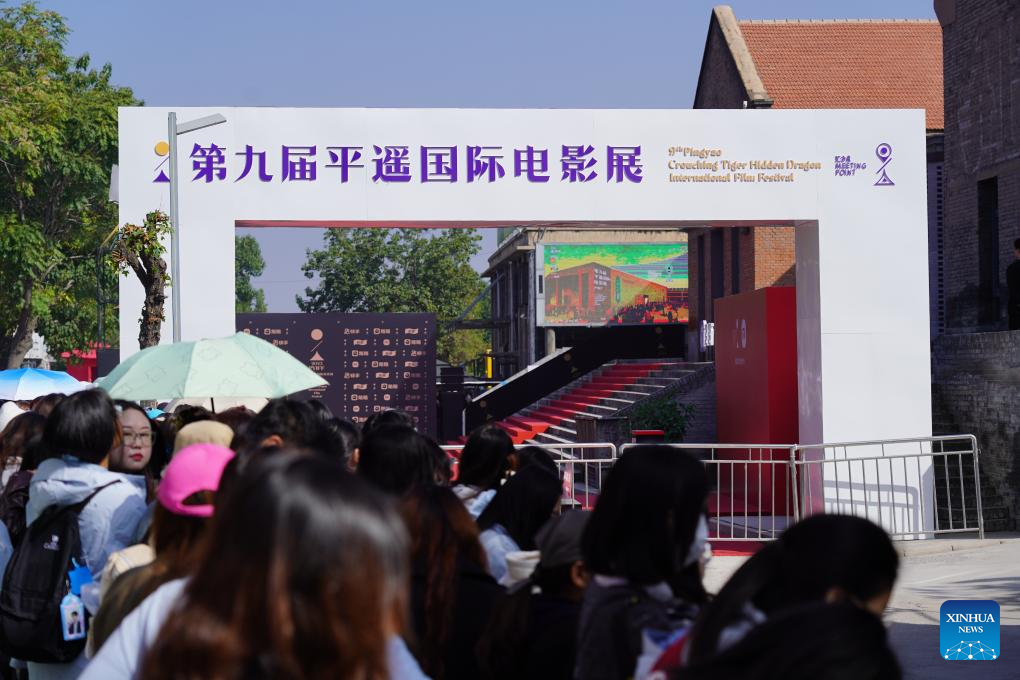 Pengunjung di sekitar Festival Filem Antarabangsa Pingyao ke-9 di pekan purba Pingyao di Provinsi Shanxi, utara China pada 24 September 2025. (Xinhua/Chen Zhihao)