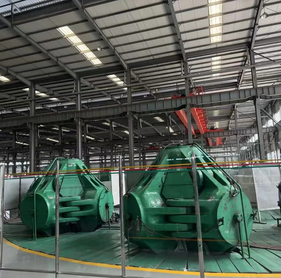 Foto menunjukkan bengkel sintesis berlian di Syarikat Henan Huanghe Whirlwind di bandar Changge, Provinsi Henan di tengah China, pada 13 Ogos 2025. (Xinhua/Liu Mengyan)