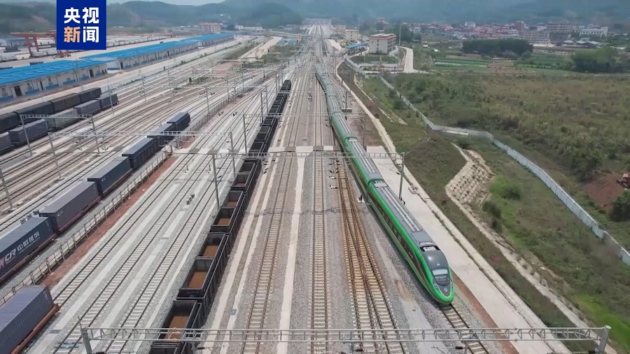 Rel China-Laos Rekod Aliran Penumpang Seramai??60 Juta