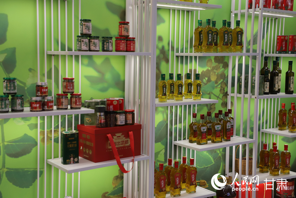 Foto memaparkan produk lada Sichuan yang dipamerkan di daerah Wudu, bandar Longnan, Provinsi Gansu di barat laut China. (People’s Daily Online/Shao Lan)